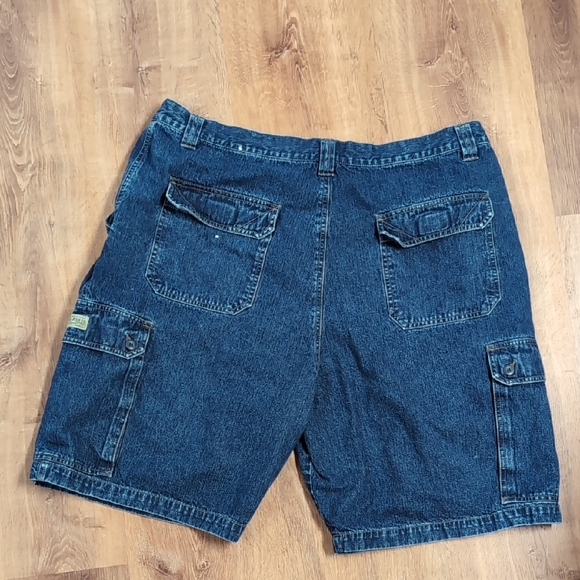 Host Pick! 🥳 Men's Blue Denim Cargo Jean Shorts - Picture 4 of 6